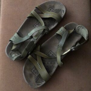 Green leather Merrill sandals